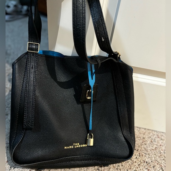 Marc Jacob’s, The Director Tote, logo and lock accented side tassel, EUC - Picture 16 of 16